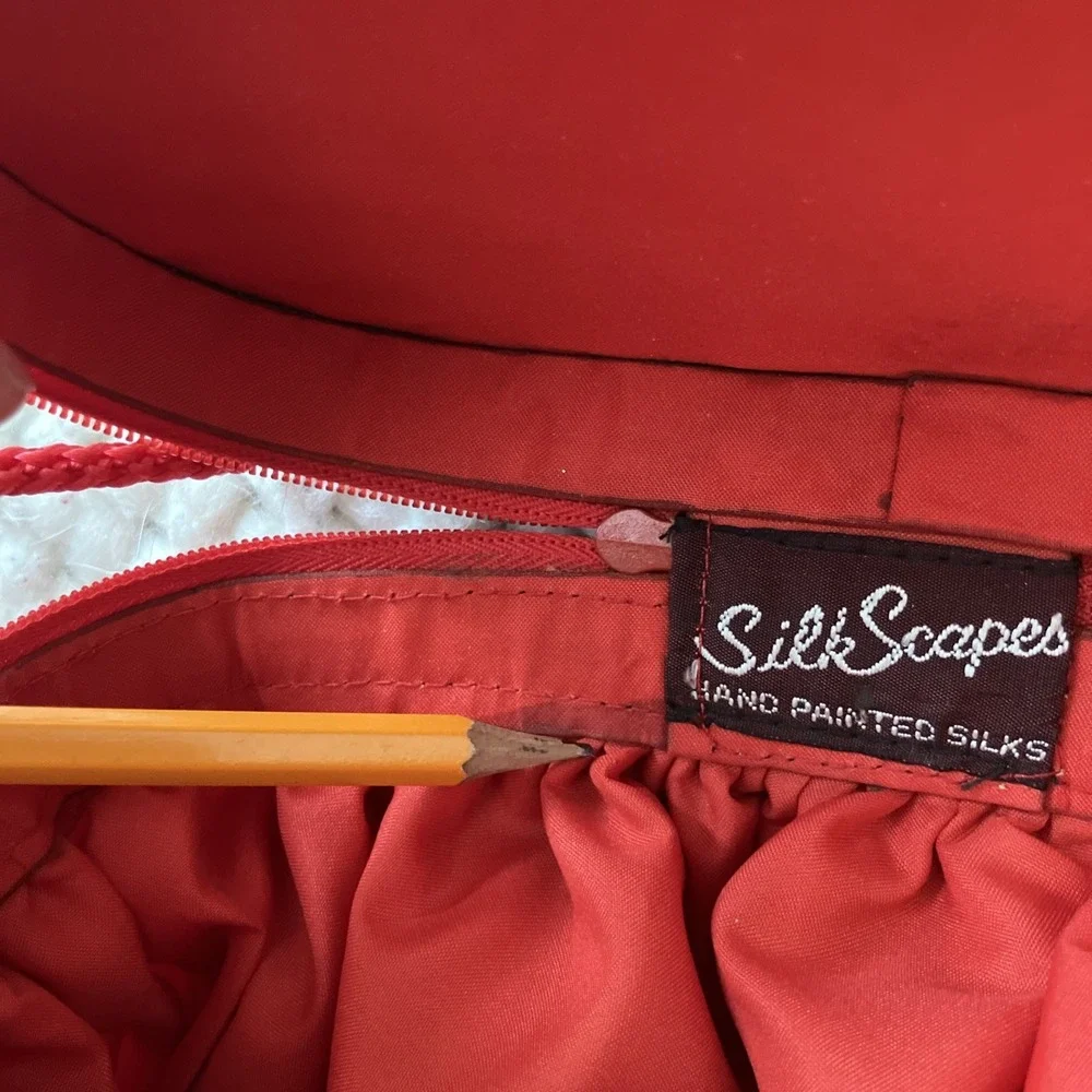 Vntg Hand Painted Silk Bulb Bag by‎ Silk Scapes Red Geometric Quilted Artwear